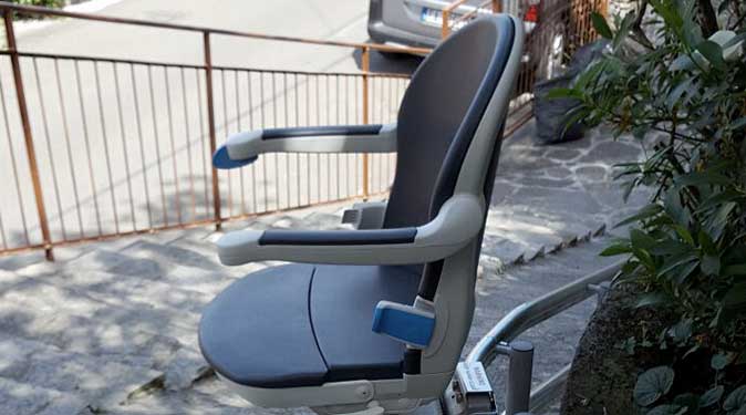 poltroncina per anziani per scale curve esterne anche multirampa