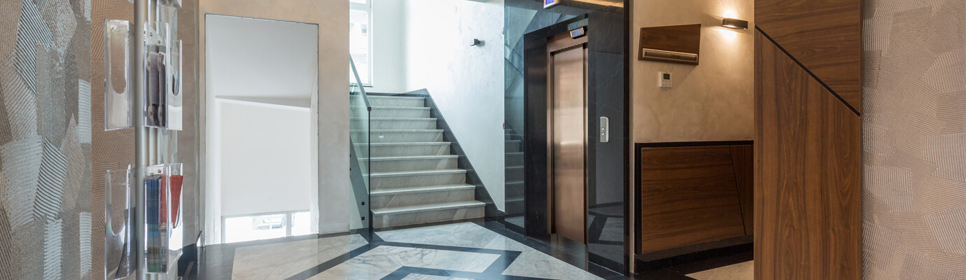 Senkrechtlifte von Garaventa Lift stellen die Alternative zum konventionellen Aufzug dar