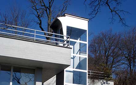 Senkrechtlift Genesis Typ B von Garaventa Lift nachträglich mit Schacht eingebaut