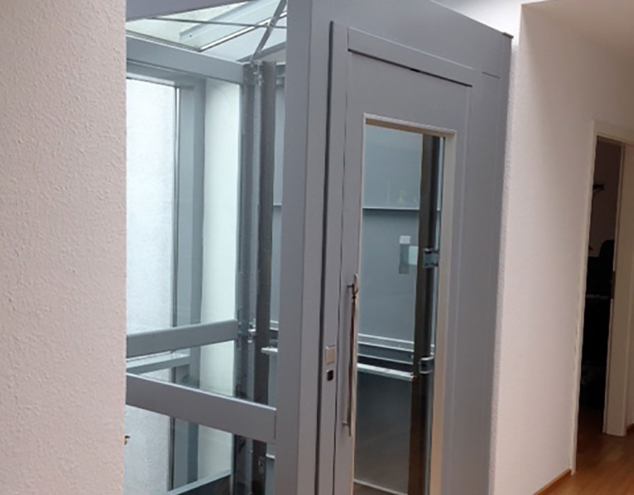 Homelift SAE von Garaventa Lift mit geöffneter Türe